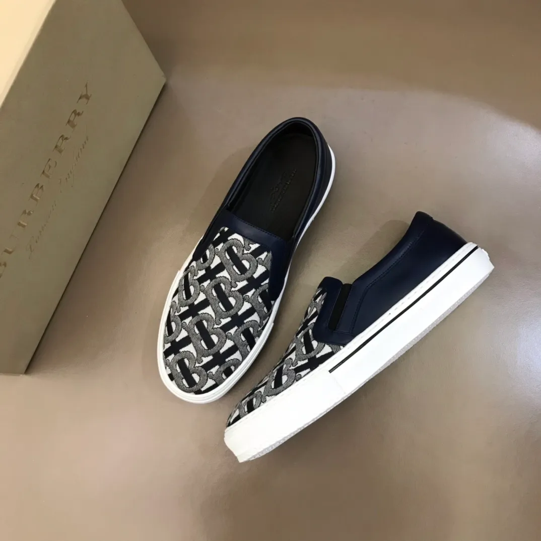 ◾️▫️P340. B's new spring and summer product, men's classic low-cut slip-on sneakers, are made of classic retro B's printed canvas material, spliced ​​with layered calfskin, and decorated with a new brand logo. First-layer cowhide lining, embossed Burberry logo on the heel, and original TPU outsole!  Size: 38-45